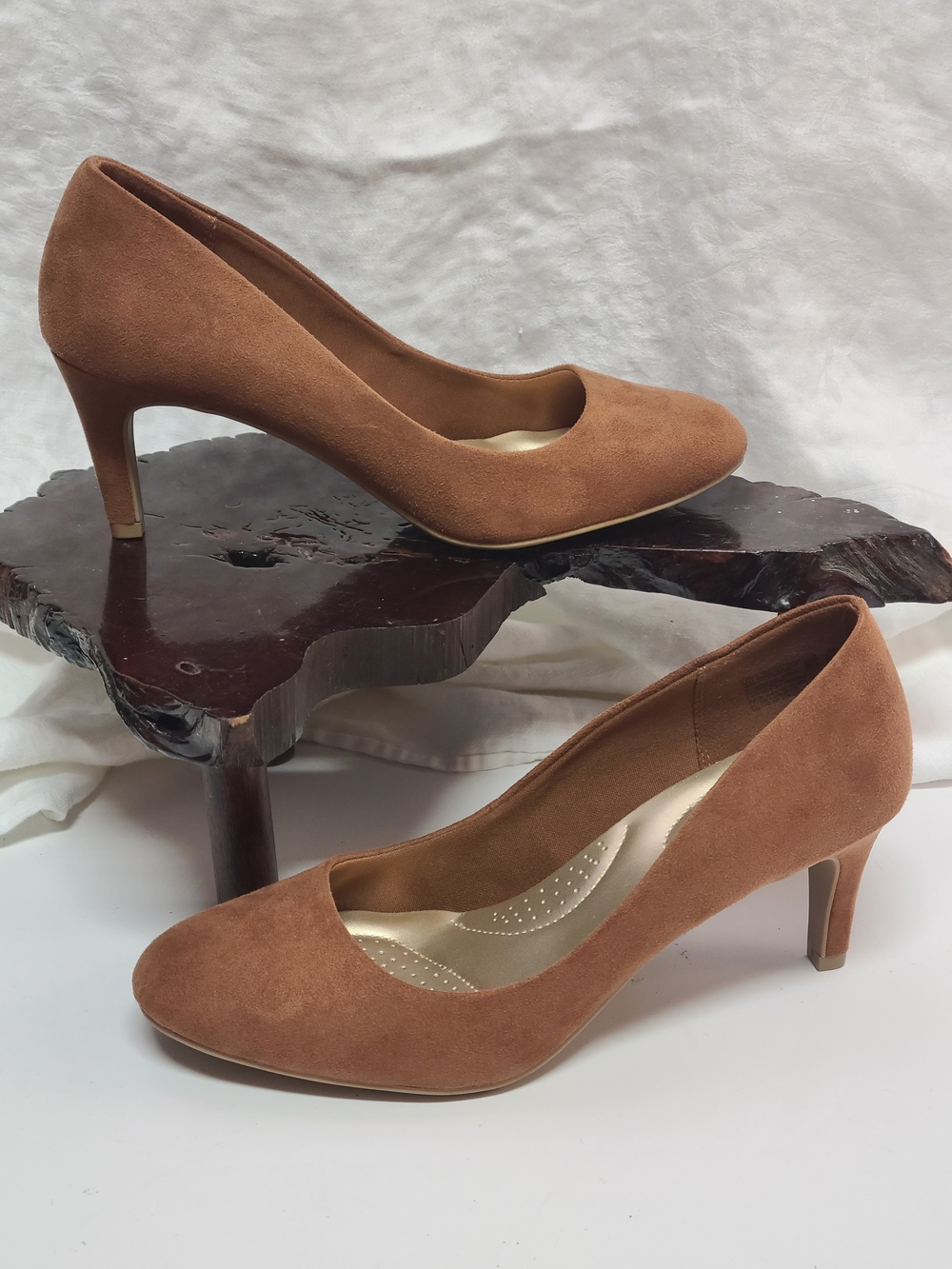 Classic Women's Suede Mid Heel Pumps in Brown